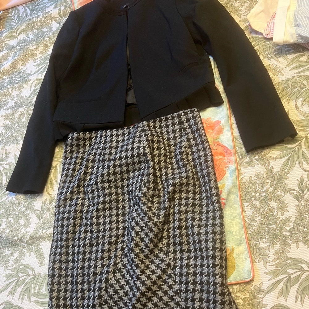 Brooks Brothers 2p New Blazer, 4p New pencil skirt, pink & blue striped shirts